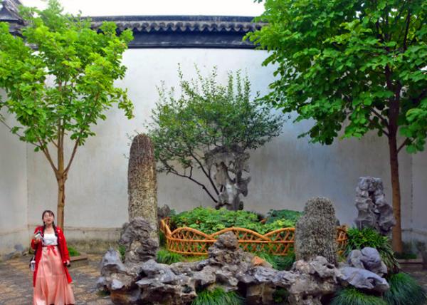 2019-07-23_Courtyard of Feast & Joviality Hall-20001.JPG