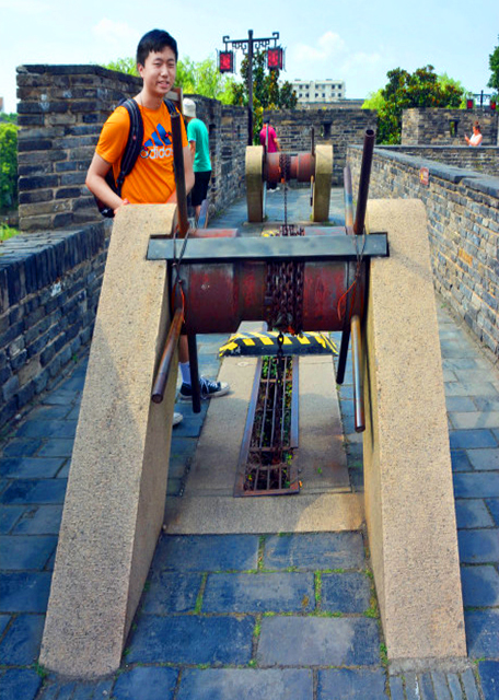 2019-07-24_Winding Stone for Water Sluice @ Water Gate0001.JPG