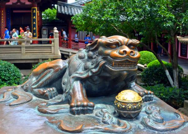 2019-07-24_Red Bronze Lion-10001.JPG