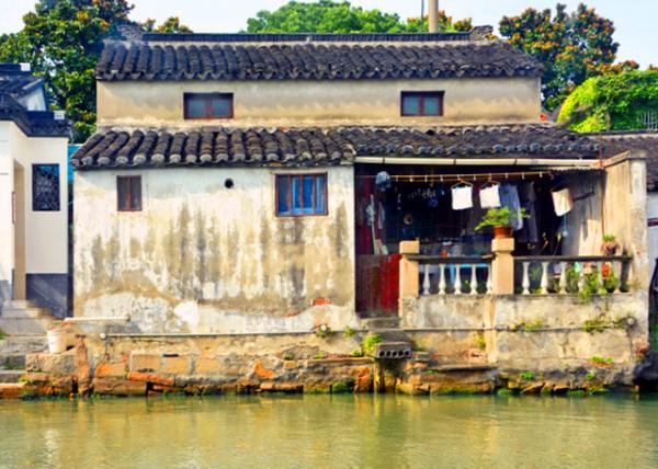 2019-07-24_A Painting of Green Water & People0001.JPG