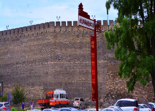 2018-08-18_Beijing Ming City Wall Ruins Park0001.JPG