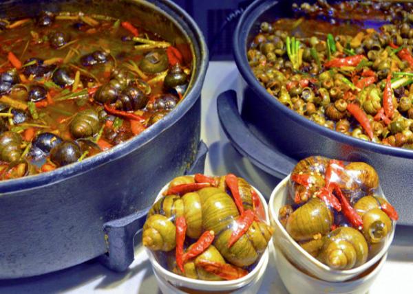 2018-08-19_Food_River Snail0001.JPG