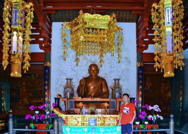 2018-08-20_Spirit Valley Temple_Tang Monk0001.JPG