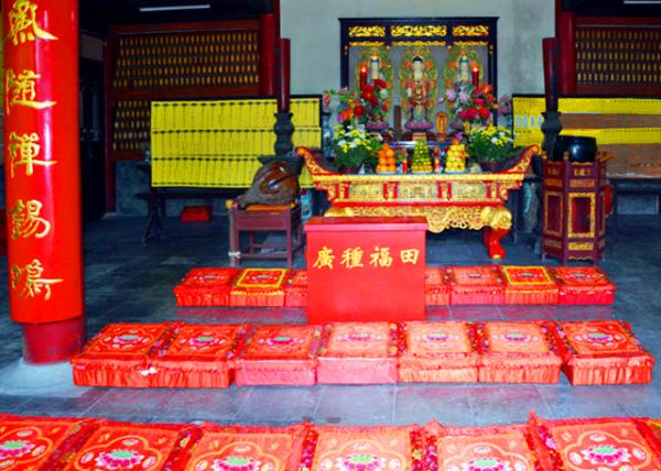 2018-08-20_Spirit Valley Temple_God of Wealth_Pray Hall0001.JPG