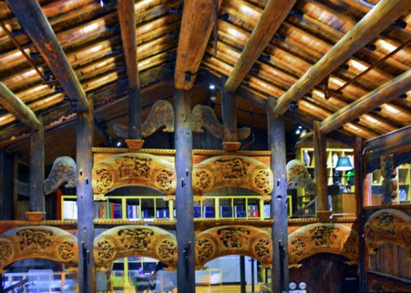 2018-08-19_Old East Gate_Great Grace Bookstore_Carving0001.JPG