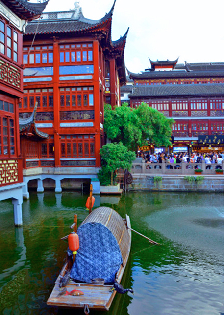 2018-08-22_Yu Garden_Boat w Blackawning on the Lotus Pond0001.JPG