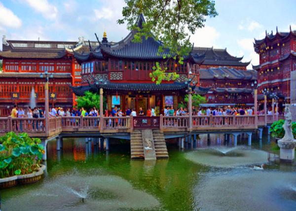 2018-08-22_Yu Garden_Gold Fish in the Lotus Pond0001.JPG