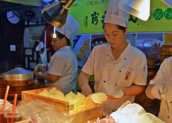 2018-08-22_Yu Garden_Lu Bo Lang Steaming Buns0001.JPG