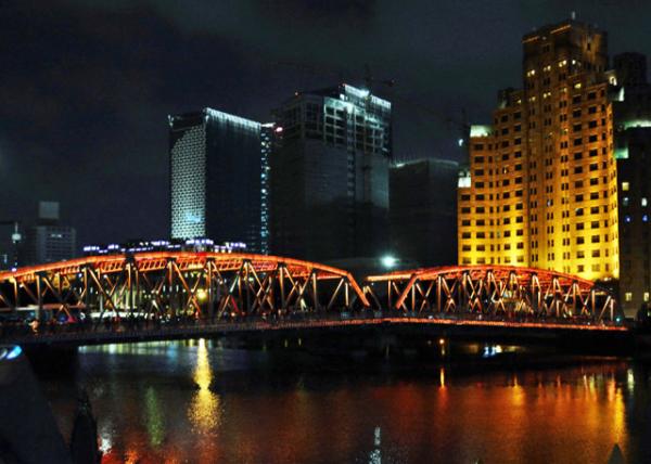 2018-08-22_Garden Bridge & Broadway Mansions Hotel over Suzhou Creek0001.JPG