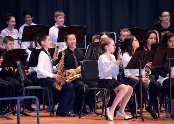 2015-12-15_7th Grade Concert Band w Robbie �����꼶�ֶ�-10001.JPG