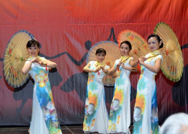 2016-03-19_Classic Dance of Beautiful Ladies in Cheongsam Dresses 0001.JPG