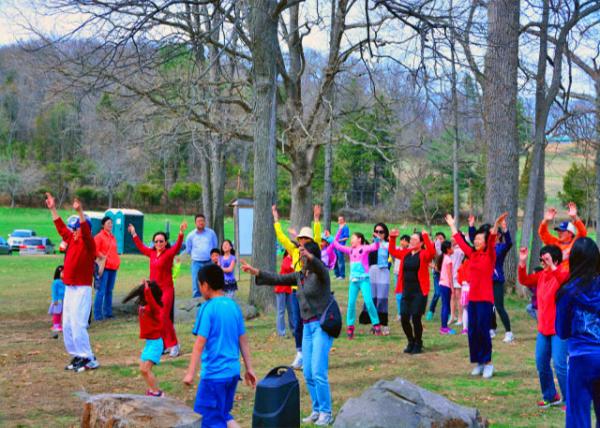 2015-04-19_Square Dancing �㳡��10001.JPG