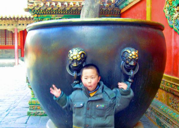 2008-02-11_Big Bronze Water Bowl w Lion Heads (Touched for Good Luck) ʨͷ�����.JPG