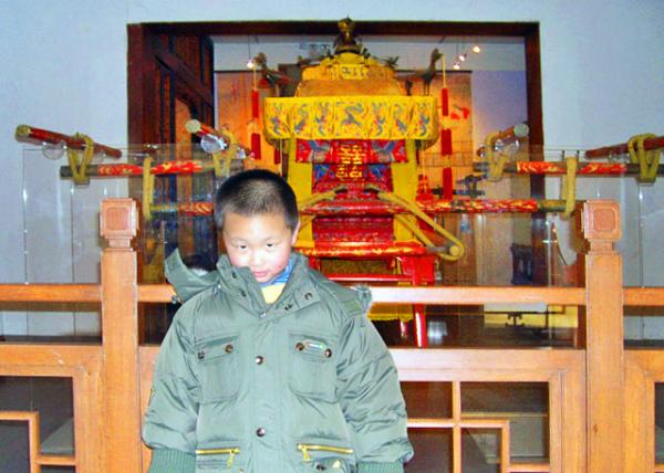 2008-02-11_Qing Emperor's Sedan Chair ��۽���-2.JPG