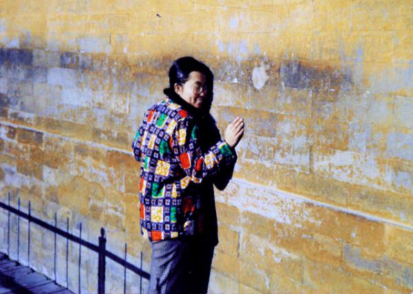 1988-11-24_Temple of Heaven_Echo Wall0001.JPG