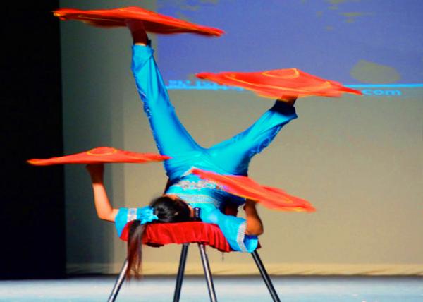 2013-09-28_Acrobatics Foot Juggling �Ӽ�-10001.JPG