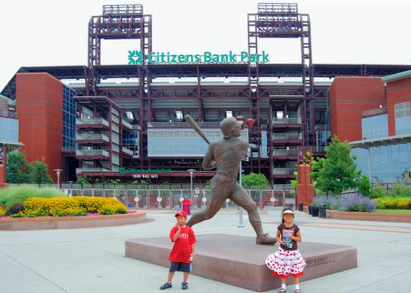 07-16-09_ Aiden-Isabella_Citizens Bank Park ����������-10001.JPG