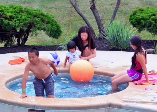 2014-08-10_Aiden-Crytal-Adele-Wendy_Jacuzzi ˮ����Ħ��0001.JPG