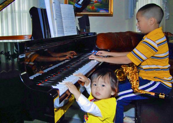 10-28-12_ Piano 4 Hands ������������-30001.JPG