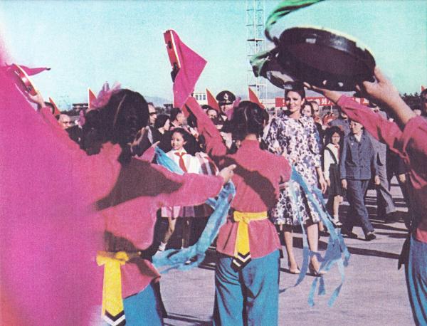 1768355976102628.jpeg Iranian Empress Farah Pahlavi during a visit to China, 1972.jpeg