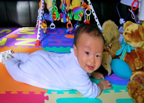 2003-10-11_Day 230_Crawl freely �������� 0001.JPG