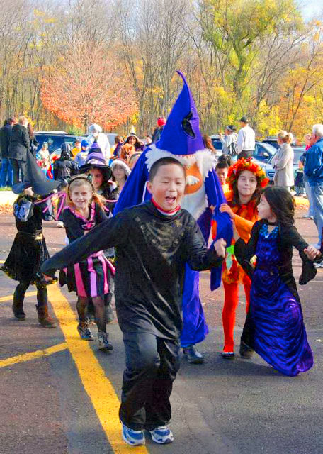 10-29-10_ Halloween Parade @ Montgomery ES �ɸ�����Сѧ����ʥ������0001.JPG