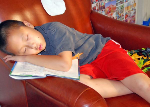 06-22-10_ Tired of Reading �����0001.JPG