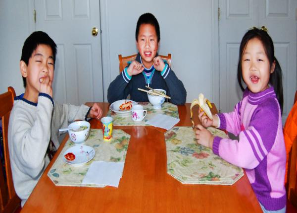 2011-01-09_Lunch Prior to Guanghua Chinese School �Ϲ⻪����ѧУǰ���0001.JPG