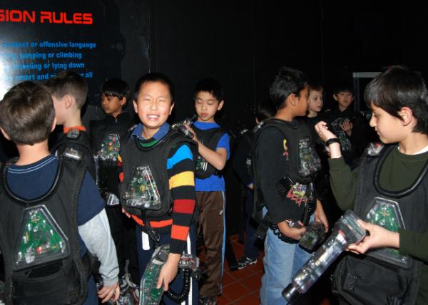02-19-11_ Laser Tag Vest w Infrared Sensor & LED Lights ���к��⴫�����ͷ�������ܵƵļ�����Ʊ���0001.JPG