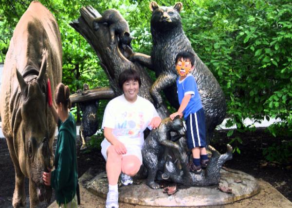 2006-06-03_Hippopotamus & Black Bear Family (1991) @ Philly Zoo0001.JPG