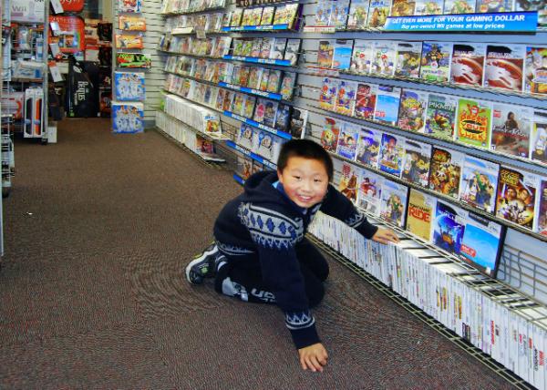 02-27-11_ GameStop ��ɫ��Ϸ�̳�-2001.JPG