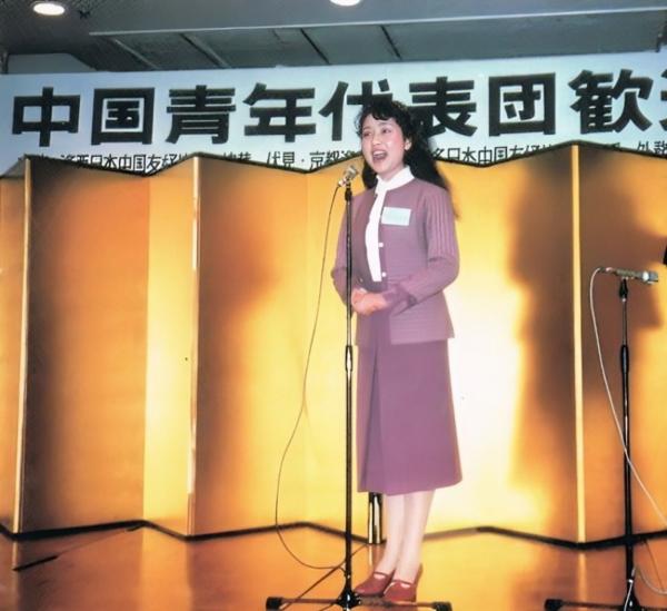 22岁春天般的彭丽媛 (1).jpg