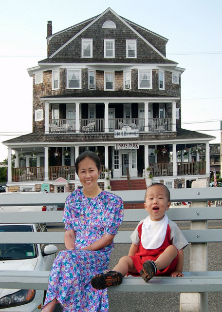 2004-08-08_Hotel Macomber in Cape May Built at the Turn of the Century & the Last Historic Landmark Bldg Erected in Cape May and the Largest Frame Structure for Its Time East of the Mississippi River0001.jpg