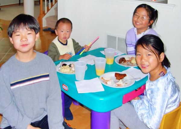 2004-11-27_Thanksgiving Party �ж����ە�0001.JPG