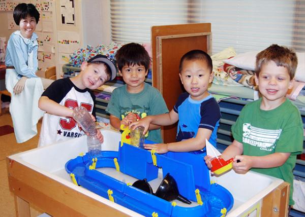 2007-06-07_Waterplay @ Preschool of UGCLC �ϸ����ڵ��׶�԰�׶��ࡤ��ˮ20001.JPG