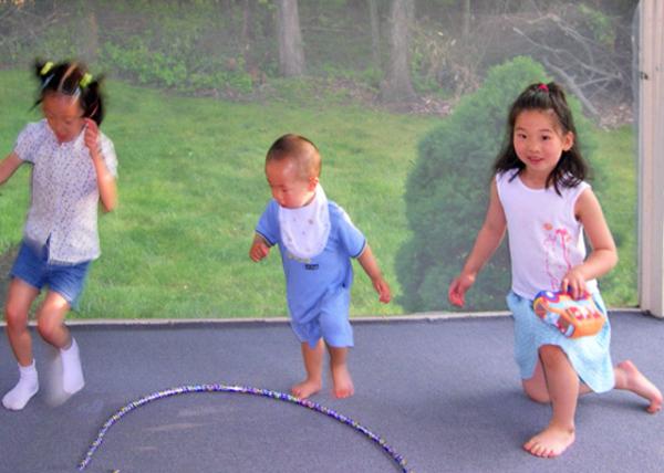 05-22-04_Jisong's House_Dance w Sisters �����ͬ��0001.JPG