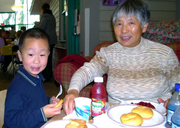 2006-11-17_Thanksgiving Feast @ UGCLC.jpg