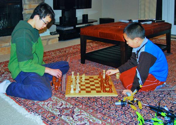 2009-03-07_Play Chess w Ray0001.JPG