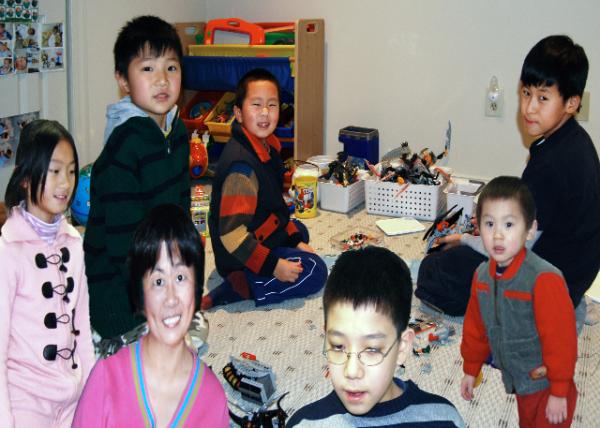 2008-12-25_Christmas Party w Barbara-Franklin-Aiden-Charlie-Henry-Ben @ Home0001.jpg