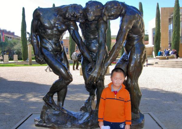 2009-03-08_Stanford Univ_The Three Shades, Gates of Hell Statue by Auguste Rodin ˹̹����ѧ���¹�˹�ء��޵�������֮�š������顷0001.JPG