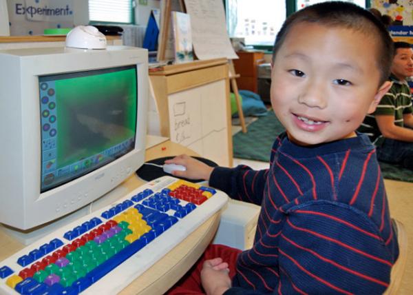 2009-04-22_Play Computer @ Kindergarten, UGCLC �Ϲ��ڵ��׶�԰ѧǰ�ࡤ������0001.JPG