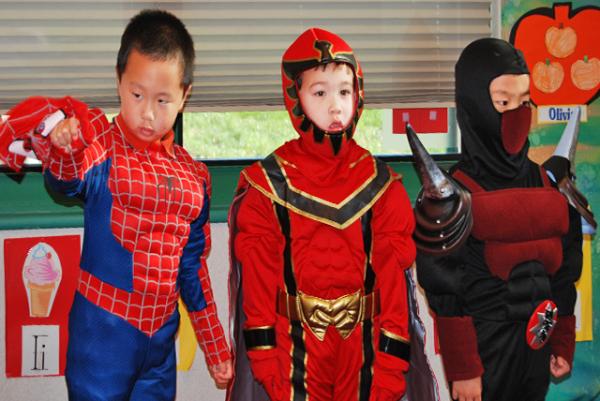 2007-10-31_Aiden-Josh-Martin_Halloween Parade @ UGCLC �Ϲ��ڵ��׶�԰����ʥ������0001.JPG