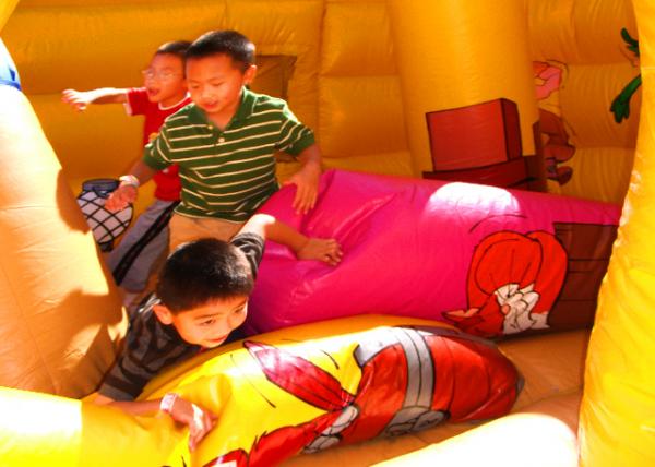 2008-10-11_Moonbounce @ Montgomery Twp Fall Festival �ɸ���������ڡ����򷴵�-100001.JPG