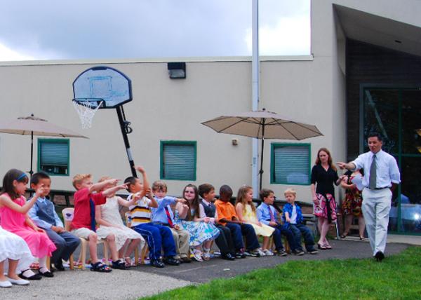 2009-06-12_Good Morning Song @ Kindergarten Commencement of UGCLC �Ϲ��ڵ��׶�԰ѧǰ���ҵ���񡤡����Ϻá�-40001.JPG