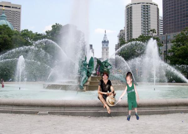 2005-07-24_Swann Memorial Fountain (Fountain of the Three Rivers) on Logan Sq & City Hall Tower0001.JPG