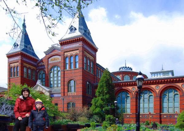 2007-04-07_Smithsonian Castle0001.jpg