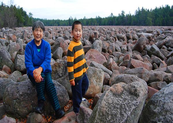 2007-11-22_Boulder Polished Clasts w a Red Weathering Rind @ Hickory Run Boulder Field-10001.JPG