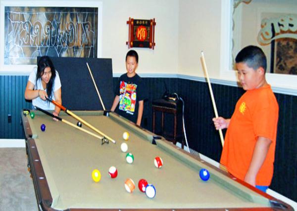 2012-08-18_Pool Table_Three Cronies ������-30001.JPG