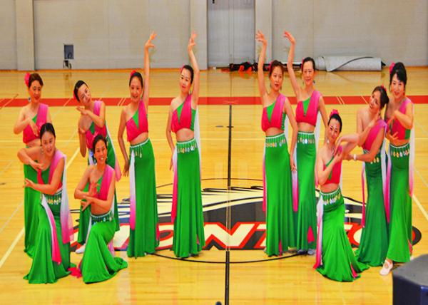 2022-05-15_05_Girls by the Bridge in Dai Dance-30001.JPG