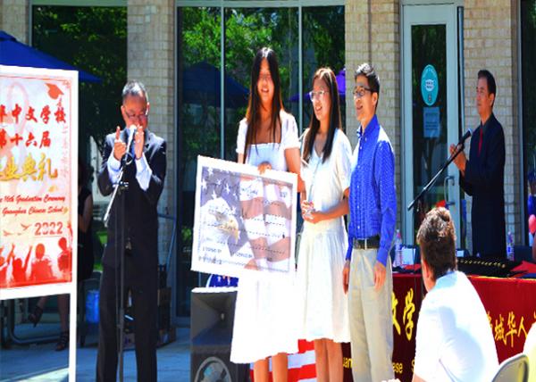 2022-06-05_6_Presenting Brave Heart Award to Christina Lu0001.JPG